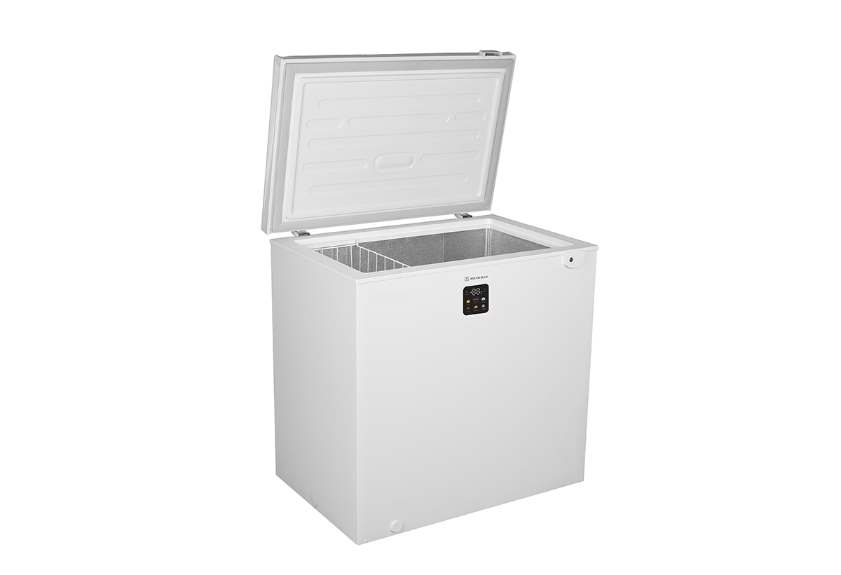 Απεικονίζεται ο καταψύκτης ανοιχτός.